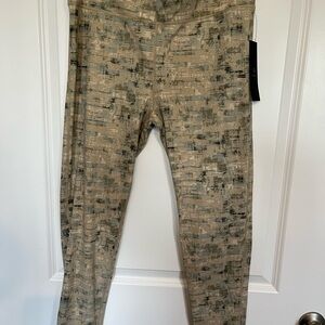 NWT Mono B Camouflage Patterned Leggings